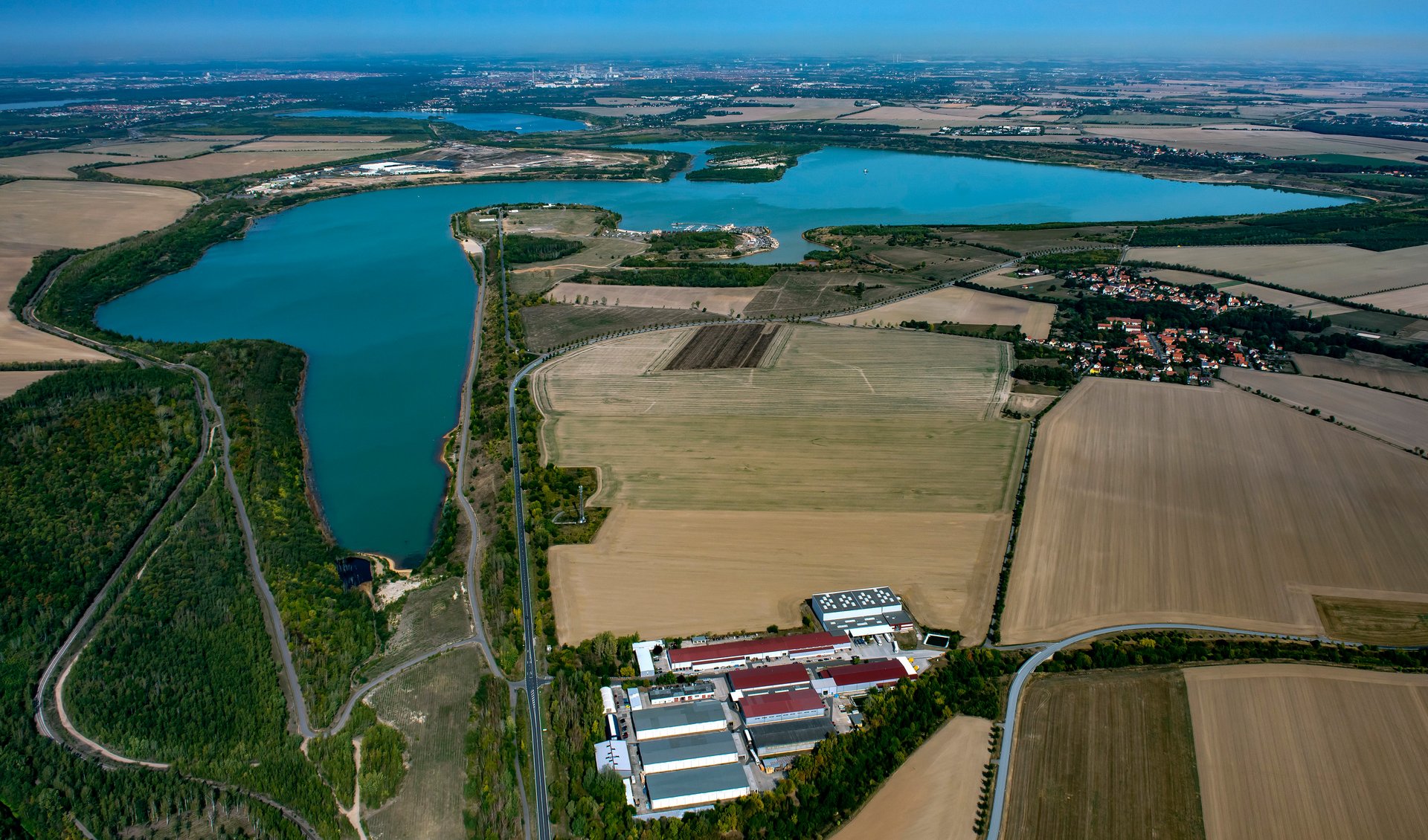 Störmthaler See mit Markkleeberger See im Hintergrund (Bildquelle: LMBV / Peter Radke)